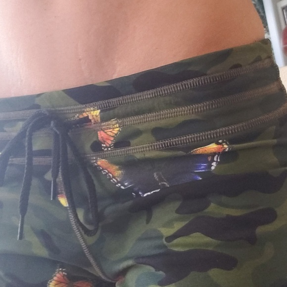 Unique Camouflage print jeggings - Picture 3 of 4